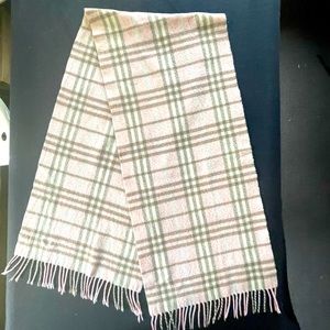 Burberry Classic pattern pink cashmere